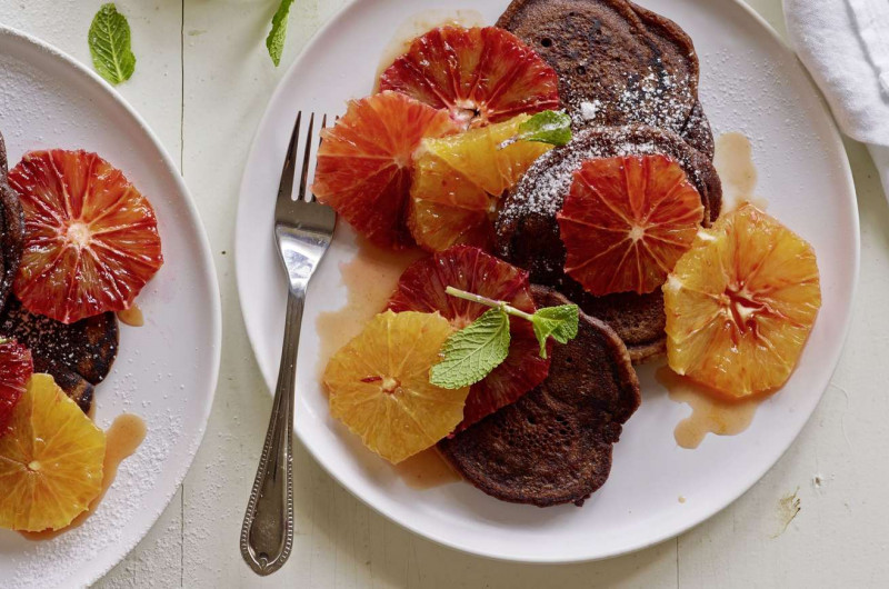 Pancakes au chocolat avec orange