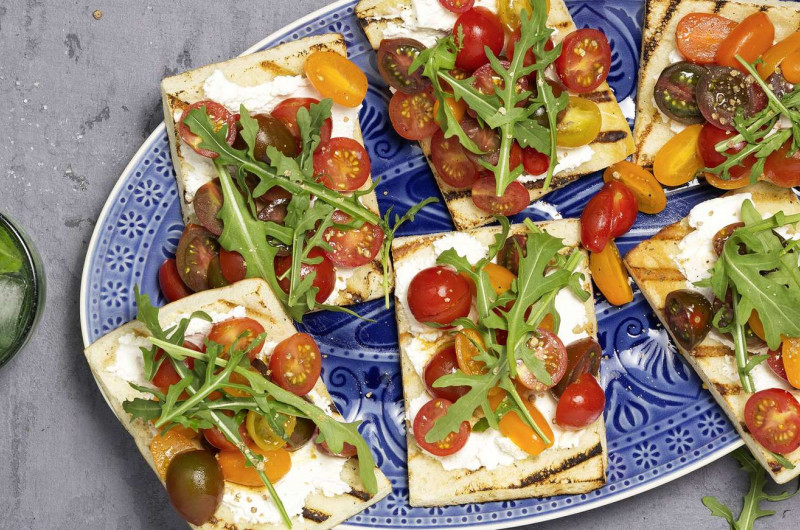 Pain grillé avec tomates