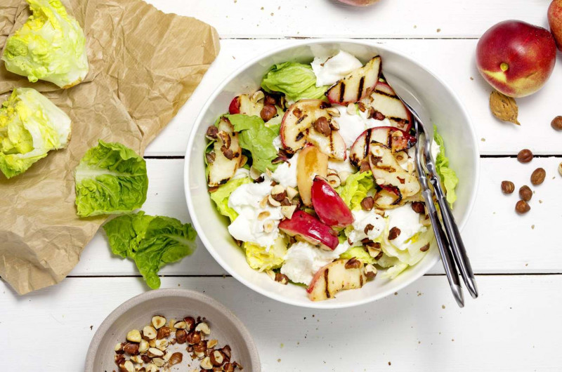 Salade romaine aux nectarines