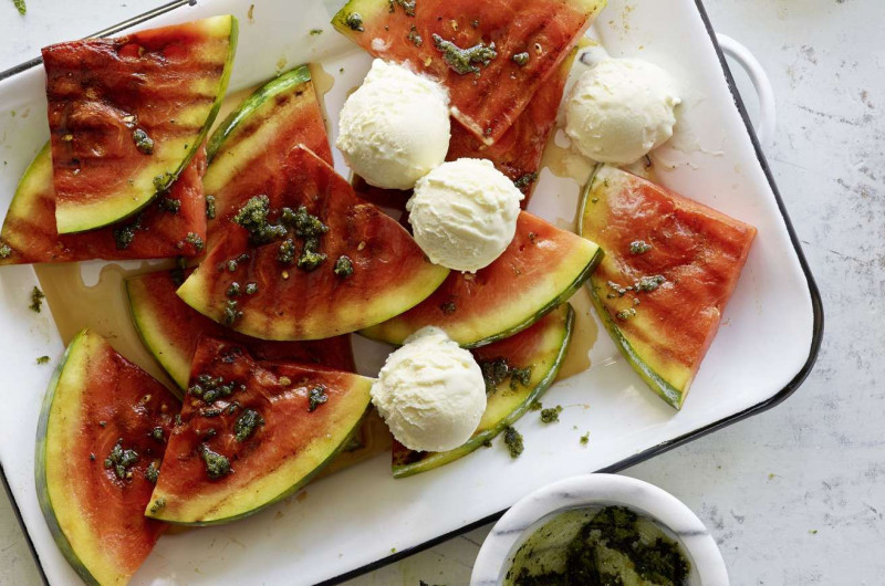 Pastèque grillée avec sucre à la menthe