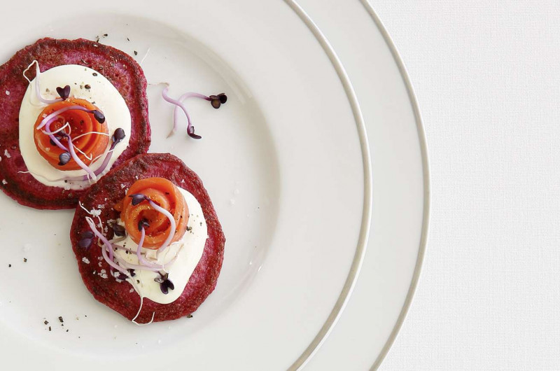 Blinis à la betterave avec saumon fumé