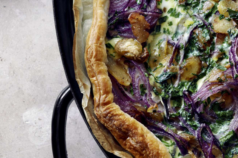 Quiche aux oignons avec marrons et fines herbes