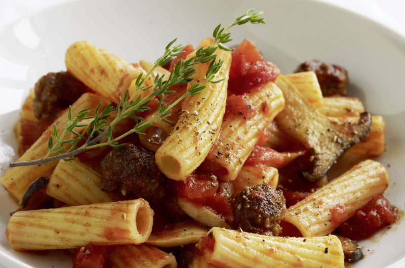 Rigatoni aux champignons et à la salsiccia