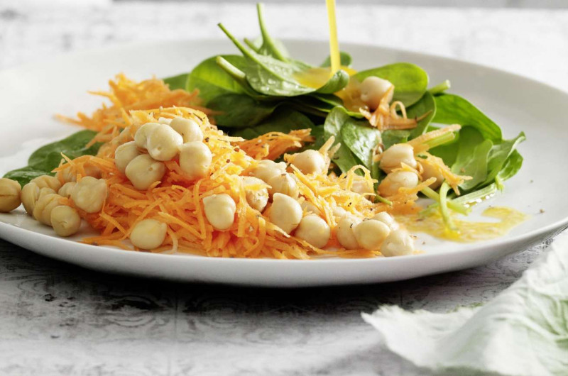 Salade de pois chiches avec sauce à la harissa