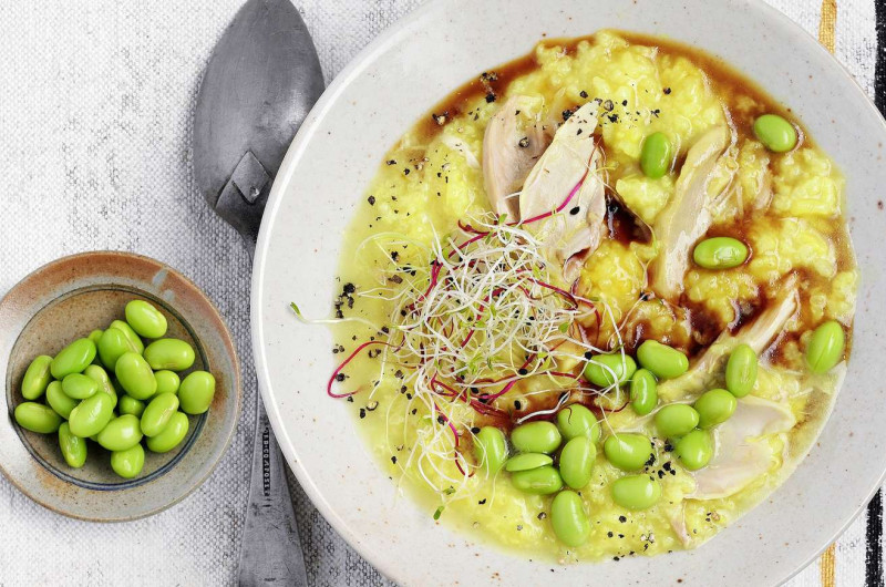 Congee au poulet et aux edamame