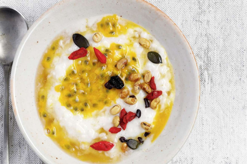 Congee à la vanille et aux fruits de la passion
