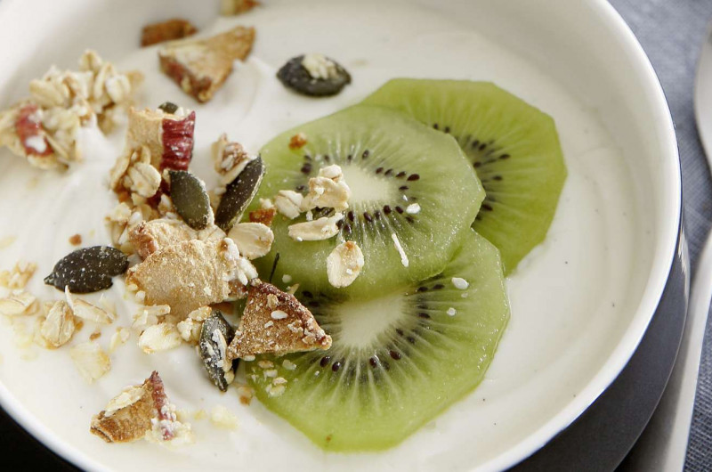 Kiwi avec pépites croustillantes sur séré à la vanille