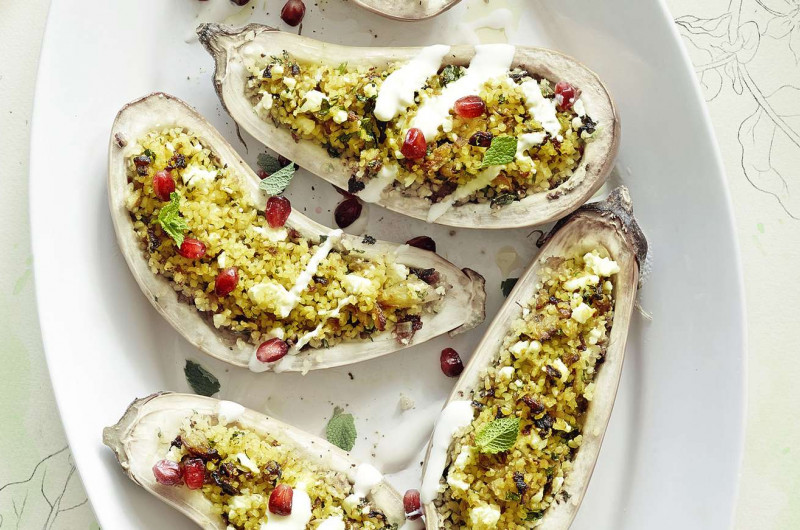 Aubergines farcies avec sauce au yogourt