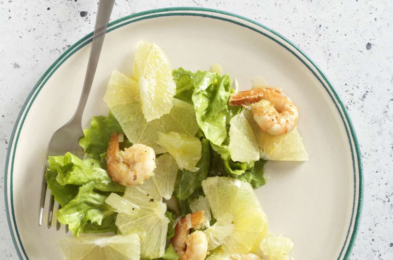 Agrumes avec chicorée scarole et crevettes