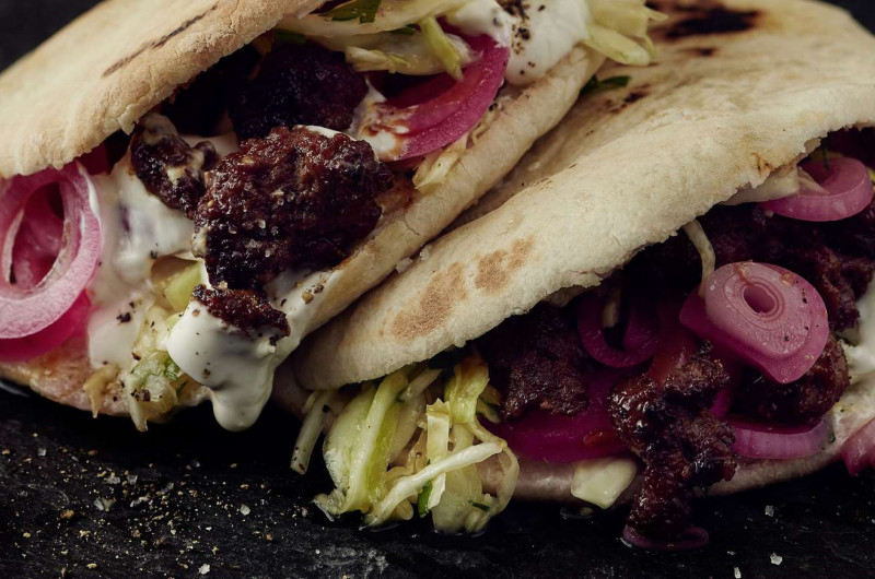 Kebab aux oignons marinés