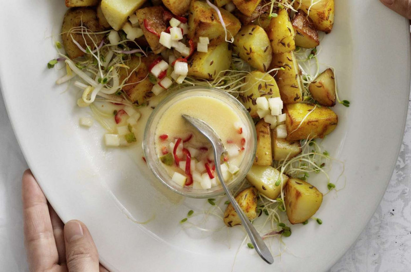 Pommes de terre rissolées avec sauce à la crème piquante