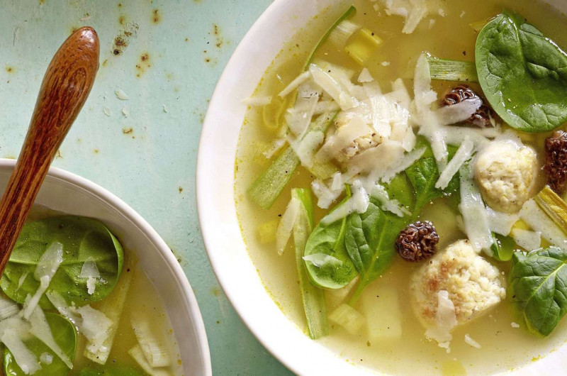 Minestrone printanier avec boulettes de poulet