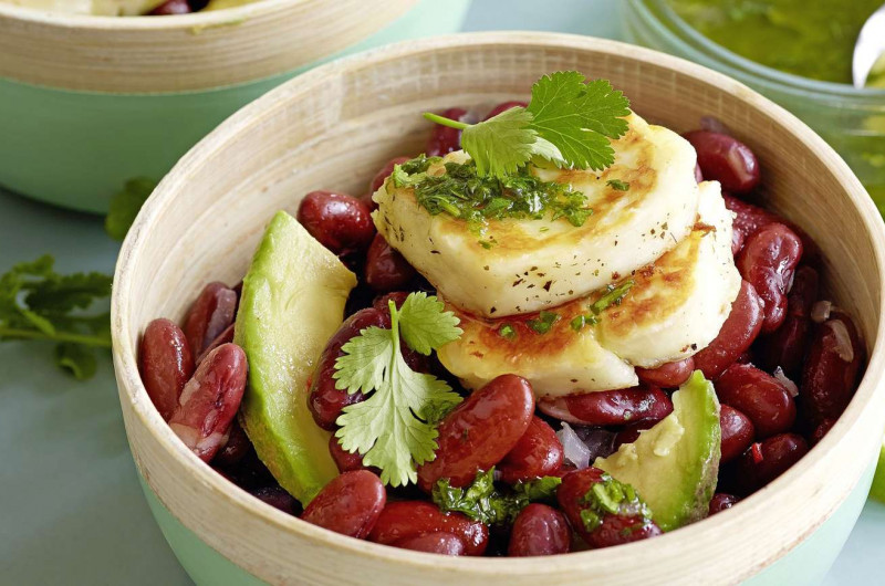 Halloumi poêlé sur salade de haricots rouges