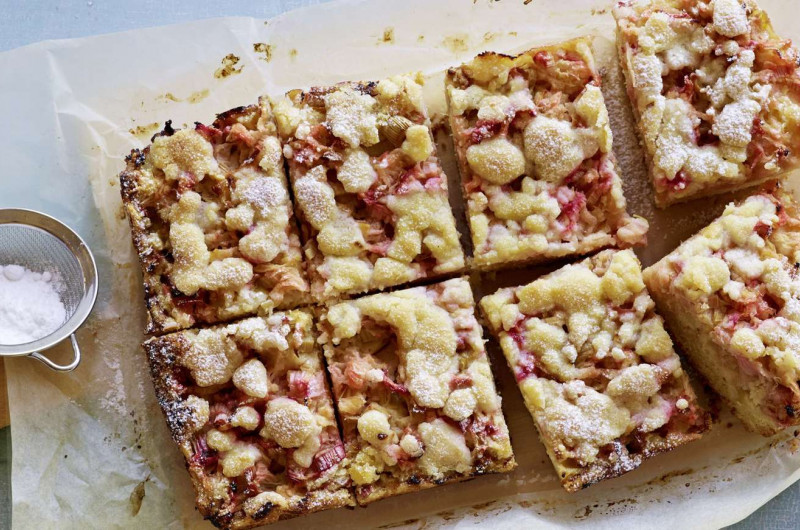 Crumble cake à la rhubarbe