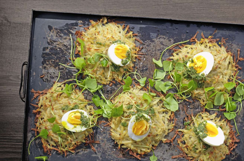 Rösti au four avec œuf et salsa verde
