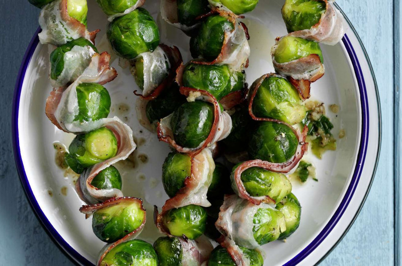 Brochettes de choux de Bruxelles au lard