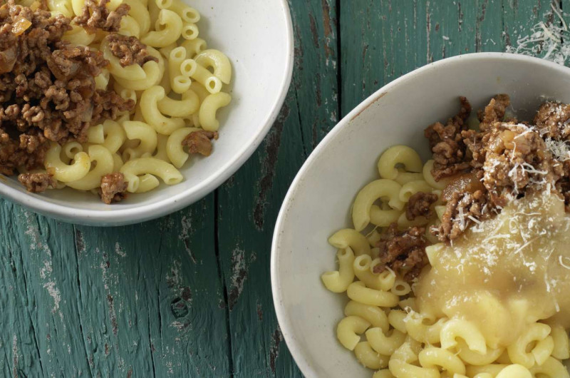 Hachis et cornettes avec compote de pommes