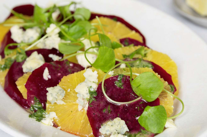 Salade de betteraves rouges et d'oranges avec stilton