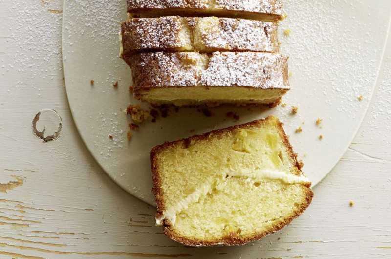 Cake à l’ananas fourré à la crème au beurre