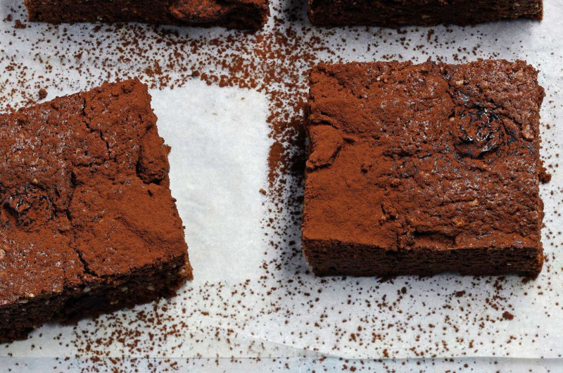 Gâteau au chocolat avec cerises