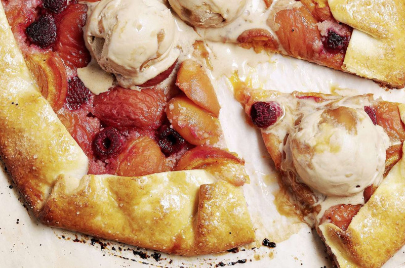 Galette aux abricots et aux framboises