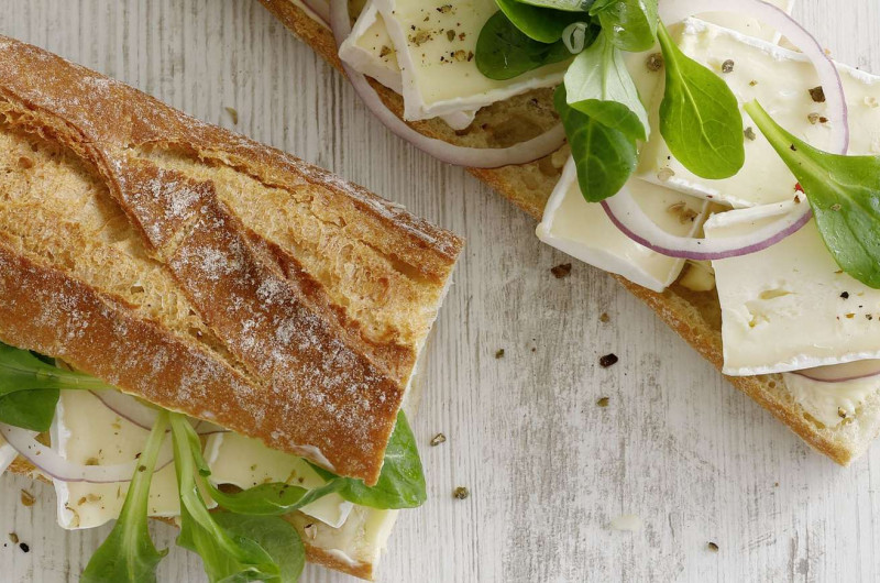 Baguette au brie et à la doucette
