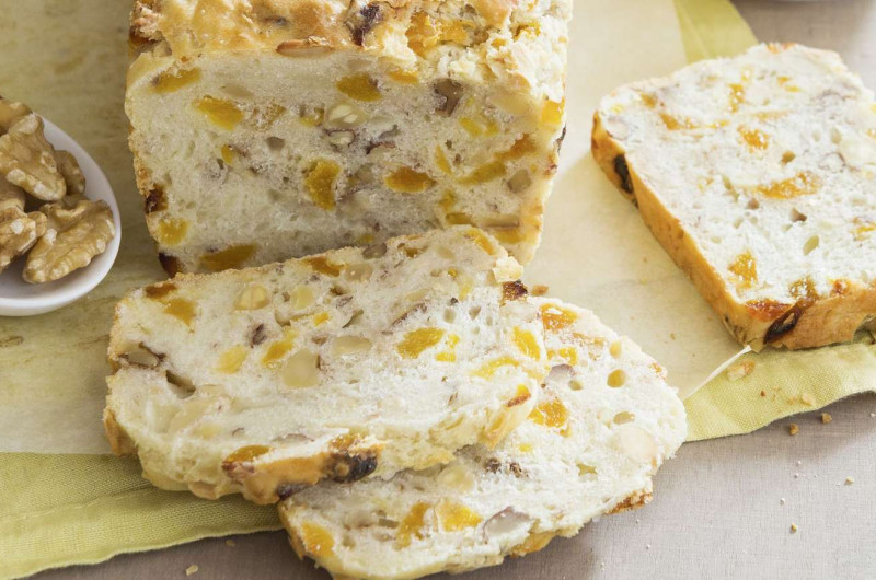 Pain aux abricots et aux noix