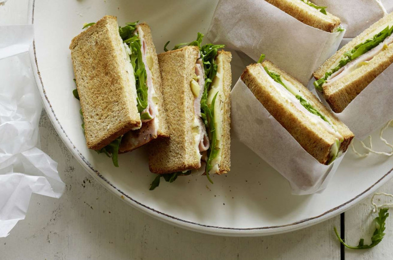 Club sandwich au jambon ramoneur et parmesan