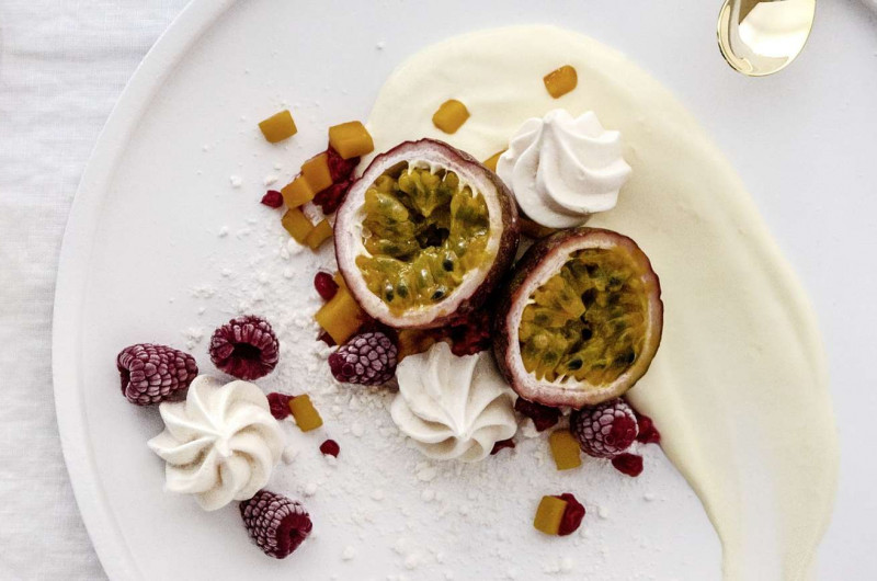 Meringue avec fruits et crème citron
