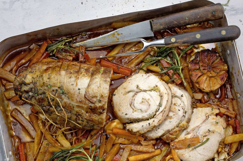 Rôti de veau roulé au jambon cru