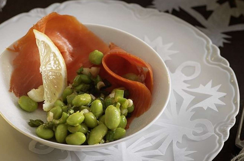 Salade d’edamame avec saumon fumé