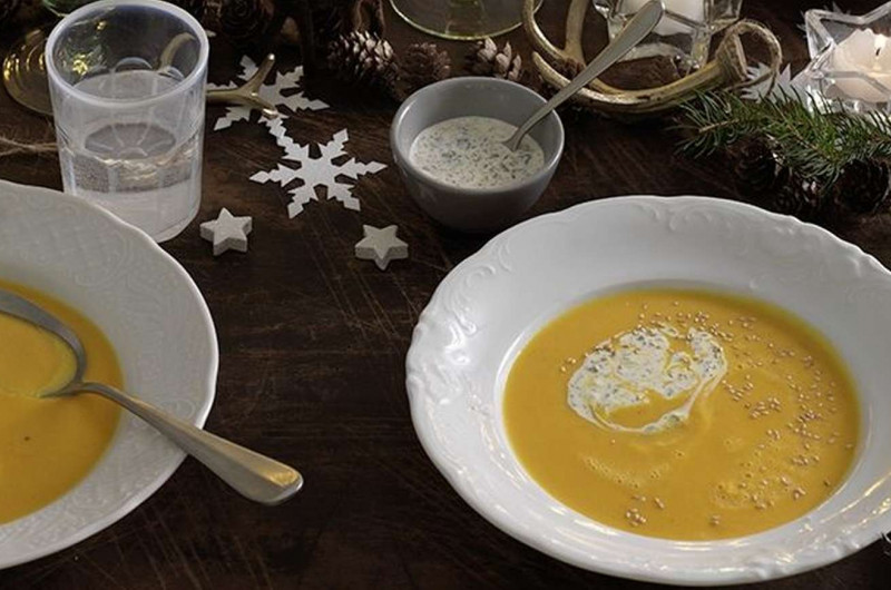 Velouté de carottes avec crème fraîche au sésame