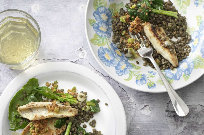 Filets de perche sur lentilles aux épinards