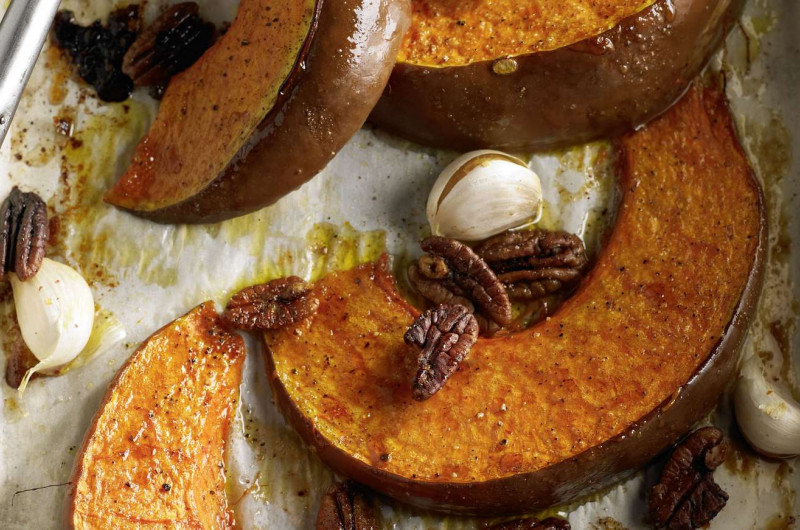 Courge rôtie avec noix au miel