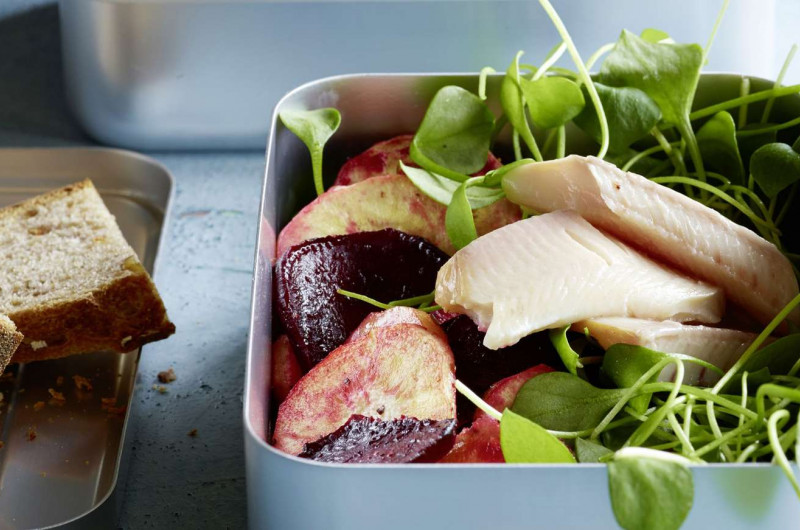 Salade de légumes racines avec truite fumée