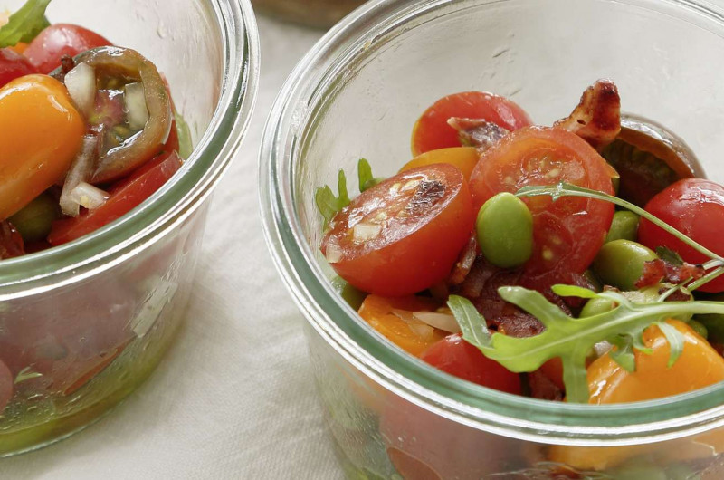 Salade de tomates à la vinaigrette au lard