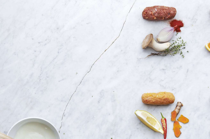 Ćevapčići avec yogourt et fines herbes