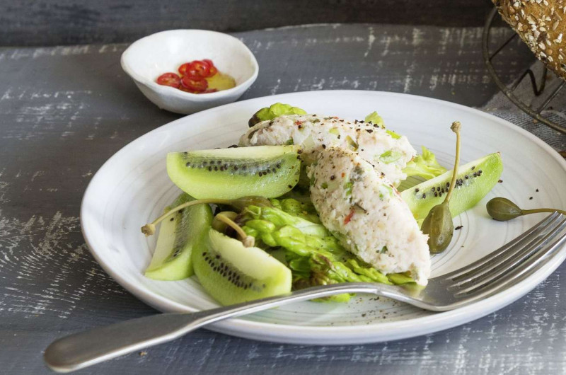 Quenelles à la truite fumée avec kiwi
