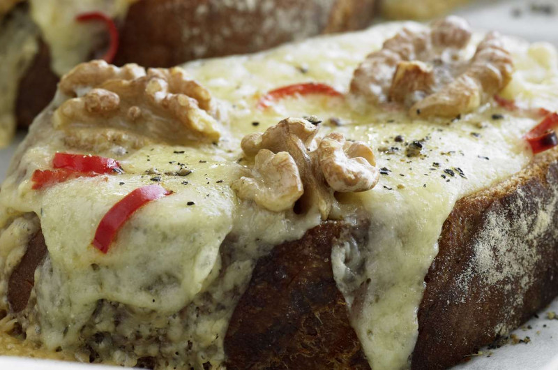 Croûtes au fromage et aux noix