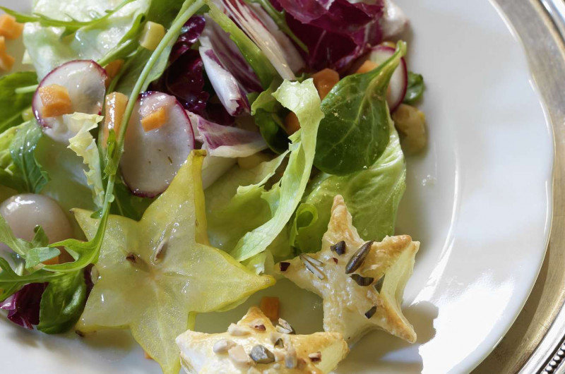 Salade de fête aux litchis et sauce à l’orange