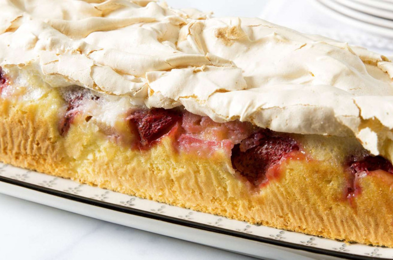 Cake à la fraise et à la rhubarbe