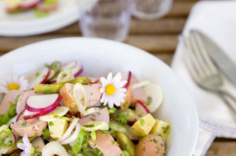Salade de saucisse et de fromage