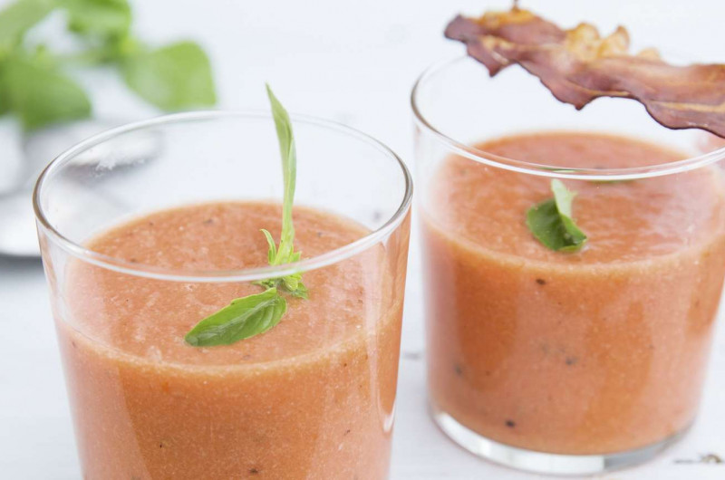 Gaspacho à la pastèque avec chips de jambon cru
