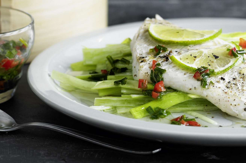 Sandre sur julienne de poireau et huile aux herbes