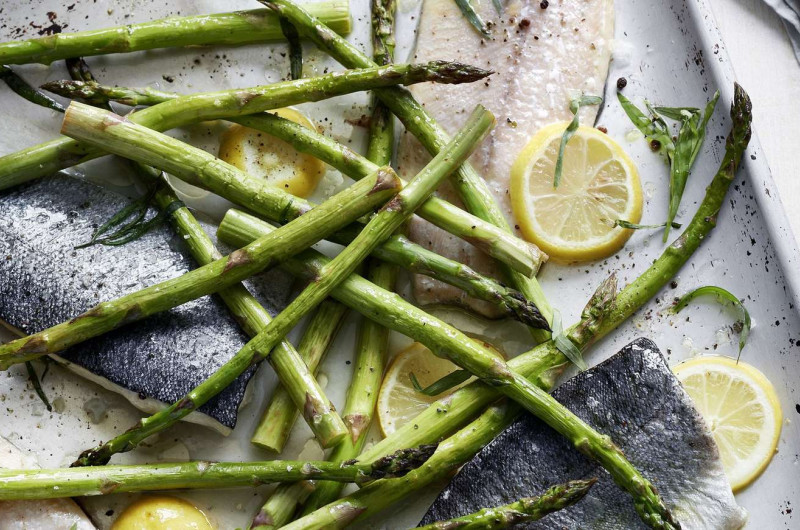 Filets de truite au four avec asperges