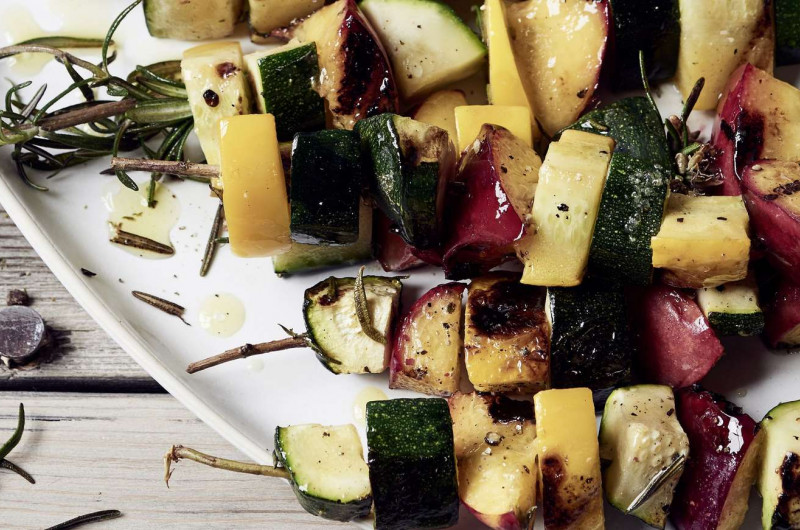 Brochettes de courgette et de nectarine