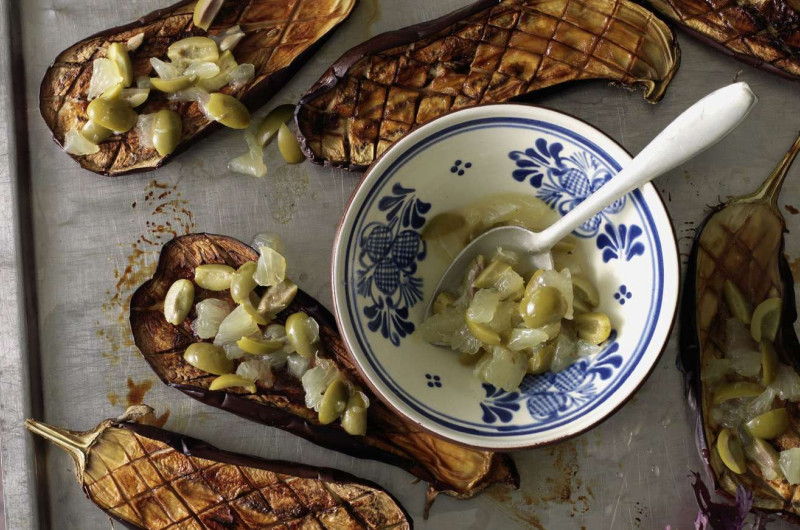Aubergines avec salade aux olives et aux citrons