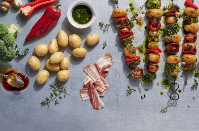 Brochettes de légumes et de pommes de terre