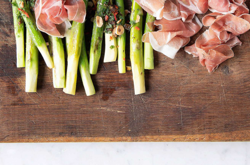 Asparagi con prosciutto crudo