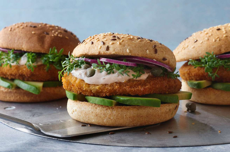 Burger aux algues avec séré au sriracha